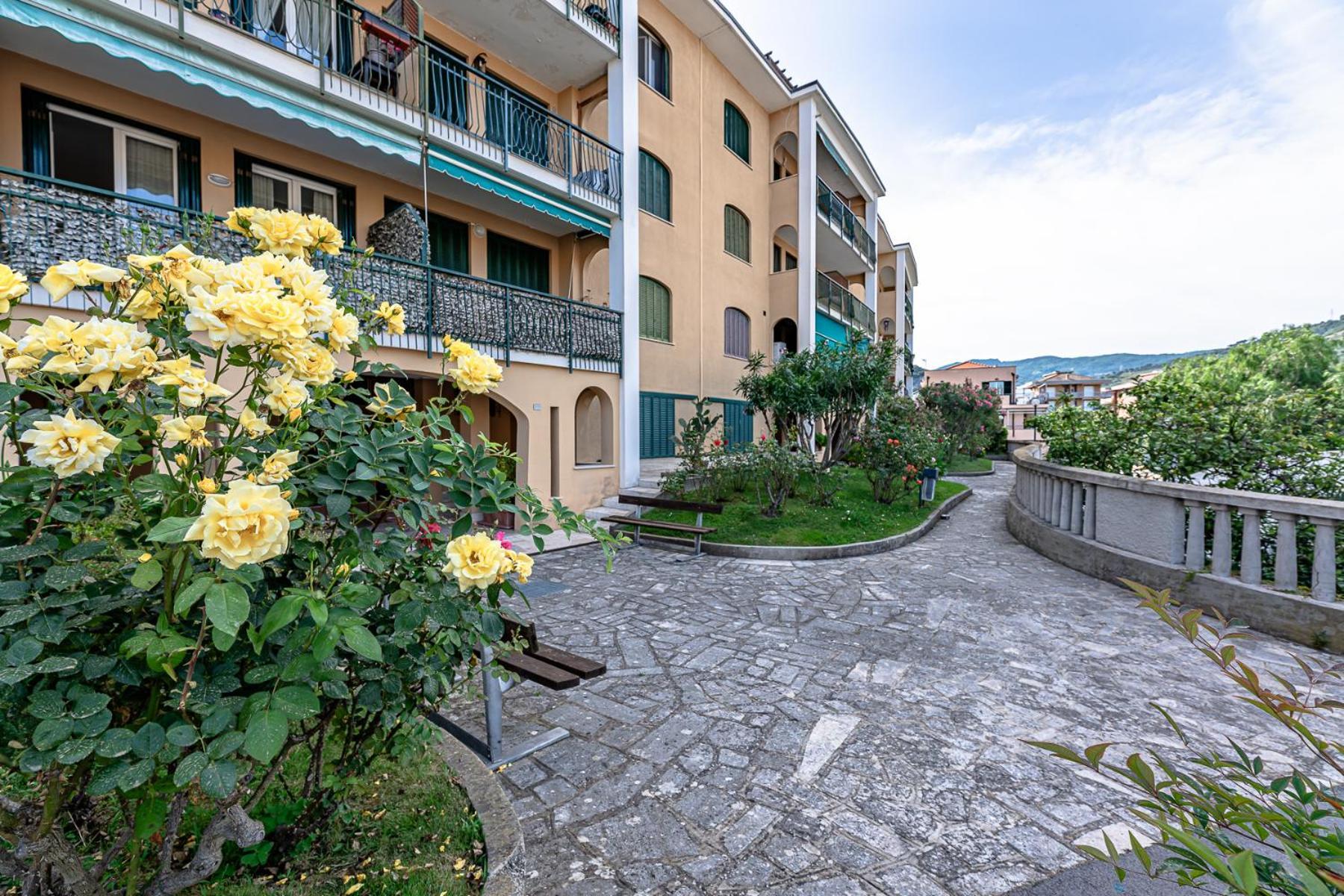 La Dimora Della Lullu, Luxury Lägenhet Pietra Ligure Exteriör bild